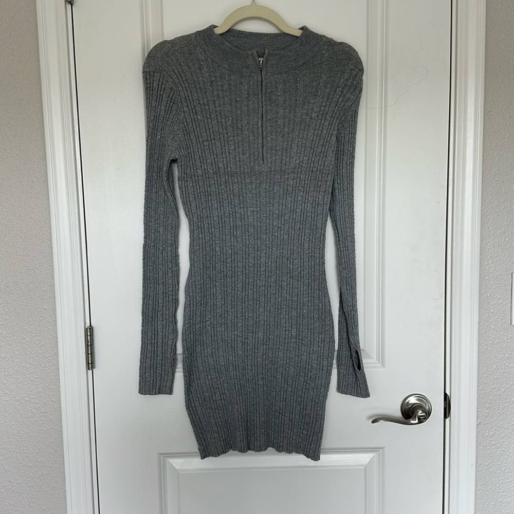 BB Dakota by Steve Madden Champagne Powder Long Sleeve Sweater Dress Grey